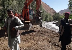 ساخت یک کیلو متر سرک و یک پل به ارزش چهار صد هزار افغانی