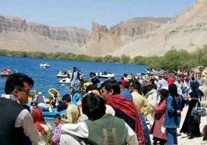 دروازه پارک ملی بروی زن و مرد باز است؛ مفاد آن به جیب برادر والی بامیان می‌رود