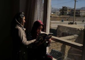 از ۱۰۱۲ روز خانه‌نشینی تا افزایش بیماری‌های روحی میان دختران دانش‌آموز در افغانستان