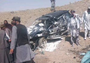 رویداد ترافیکی در غزنی؛ ۱ زن جان باخت و ۱۲ نفر دیگر زخمی شدند