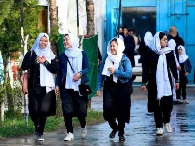خانه نشینی و ۱۰۲۲ روز چشم انتظاری دختران برای حضور دوباره در صنف‌های درسی