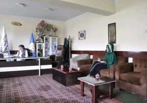  خانم «سارا دی‌مول» با والی طالبان در بامیان ملاقات کرد