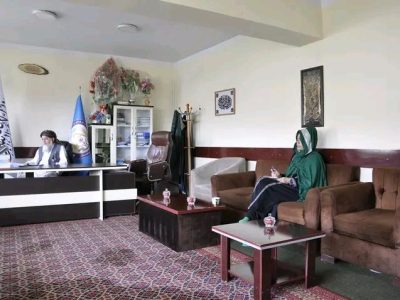  خانم «سارا دی‌مول» با والی طالبان در بامیان ملاقات کرد