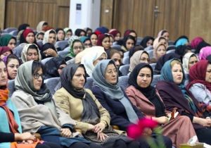 از کاهش‌ معاشات تا ایجاد مشکلات اقتصادی برای زنان کارمند در ادارات دولتی