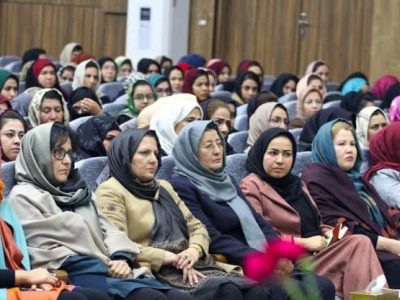 از کاهش‌ معاشات تا ایجاد مشکلات اقتصادی برای زنان کارمند در ادارات دولتی