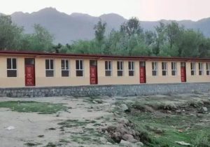 یک مرد در کاپیسا یک مکتب ساخت 