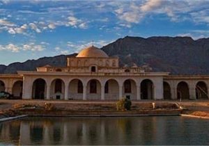برخورد دوگانه طالبان با گردشگران 
