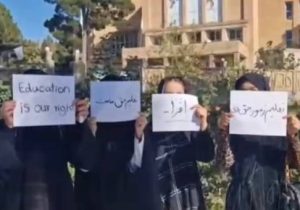 تجمع اعتراضی دختران در ولایت هرات: «ما از حقوق خود دست نمی‌کشیم»
